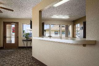 Super 8 by Wyndham Blackwell