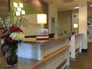 Holiday Inn & Suites Bloomington-Airport