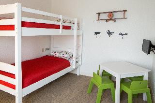 2 Queen 1 Bunk Bed 1 Bedroom Suite