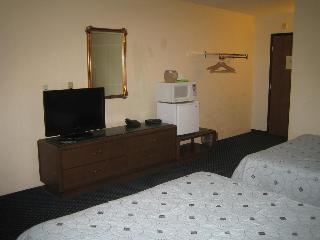 DOUBLE TWO QUEEN BEDS