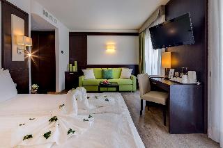 1 KING BED,JRSTE,SOFBD,WIFI,FREPAY,BATHSL