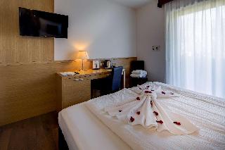 1 King Bed  Classic Room