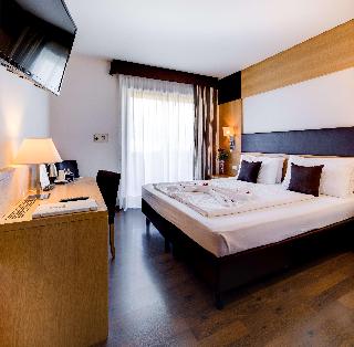 1 King Bed  Classic Room