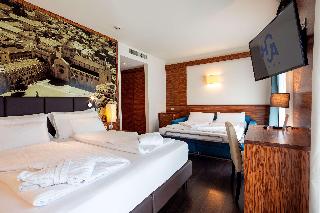 1 KING BED,JRSTE,SOFBD,WIFI,FREPAY,BATHSL