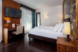 1 KING BED,JRSTE,SOFBD,WIFI,FREPAY,BATHSL