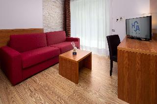 1 KING BED,JRSTE,SOFBD,WIFI,FREPAY,BATHSL
