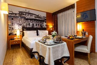 SUITE-1 KING BED,SOFBD,WIFI,FREPAY,BATHSL
