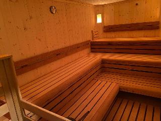 1 KING BED,JRSTE,SOFBD,WIFI,FREPAY,BATHSL