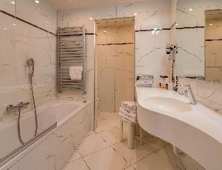 1 KING BED,JRSTE,SOFBD,WIFI,FREPAY,BATHSL