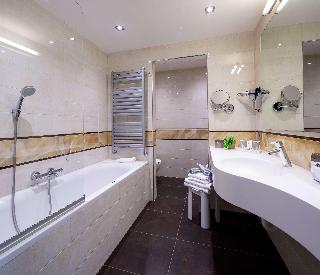1 KING BED,JRSTE,SOFBD,WIFI,FREPAY,BATHSL