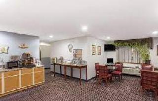 Super 8 by Wyndham Selma/Fresno Area