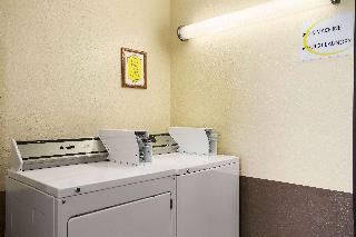 Super 8 by Wyndham Cedar Rapids