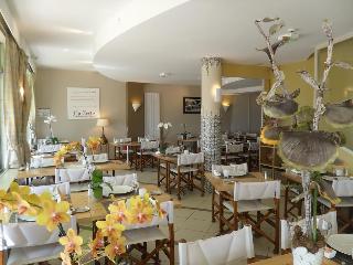 Logis Hotel L'acadie saint victor