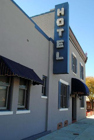 Historic Melrose Hotel