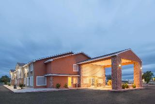 Super 8 by Wyndham Portales
