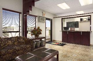Super 8 by Wyndham Carlsbad