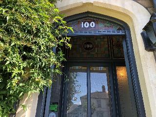 One Hundred - Bed & Breakfast