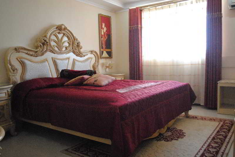 Room thumbnail 4