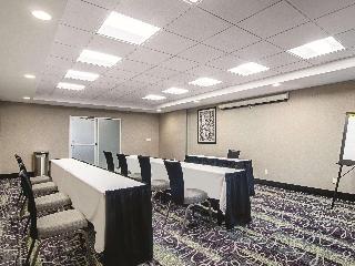 La Quinta Inn & Suites by Denver Airport DIA