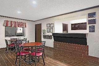 Super 8 by Wyndham Douglas