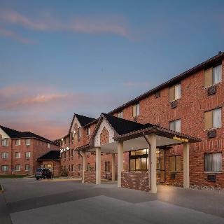 Days Inn & Suites by Wyndham Des Moines Airport