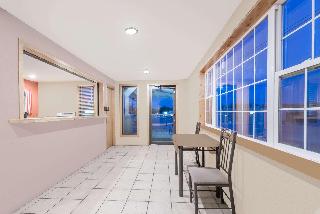 Super 8 by Wyndham Belle Fourche SD