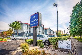 AmericInn by Wyndham Denver Airport