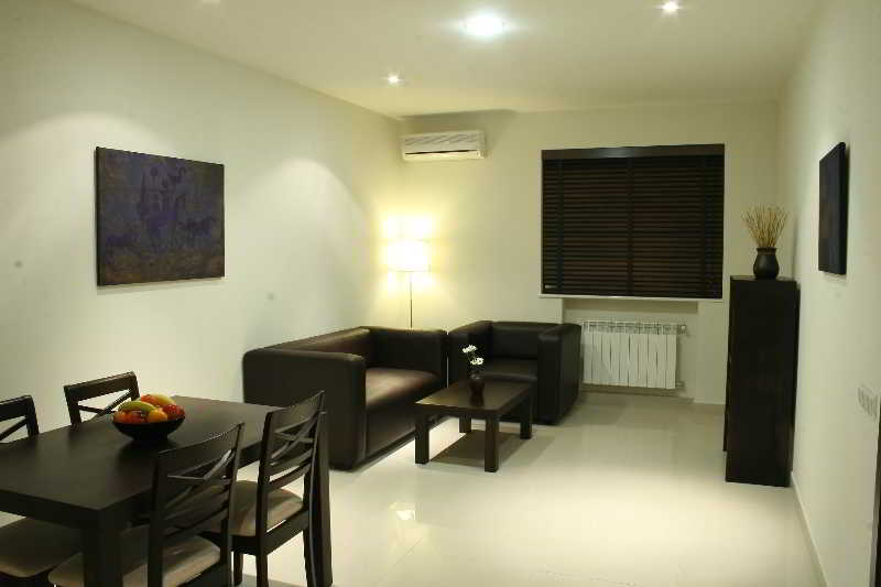 Room thumbnail 2