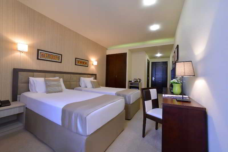 Room thumbnail 4