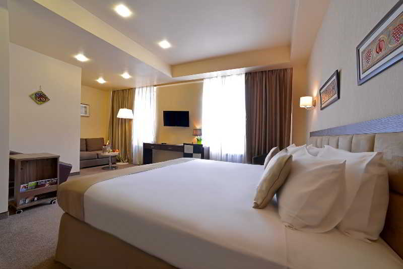 Room thumbnail 5