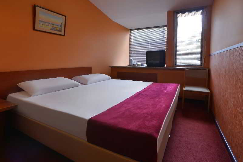 Room thumbnail 26