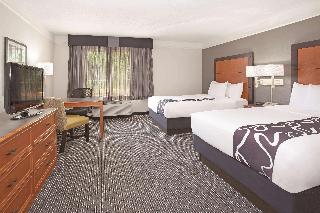 2 Double Beds Non-Smoking