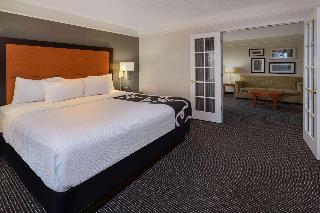 1 King Bed Suite Non-Smoking