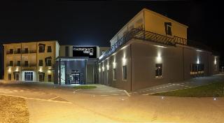 Manhattan Village Hotel, Abruzzo