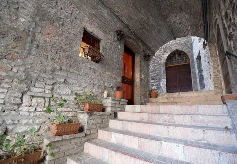 Properzio, Assisi