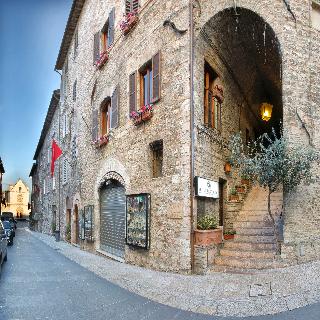 Properzio, Assisi