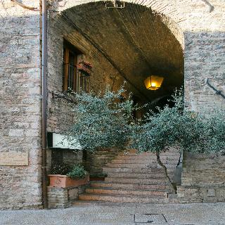 Properzio, Assisi