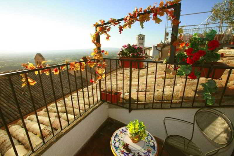 Properzio, Assisi