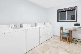 Super 8 by Wyndham Huron