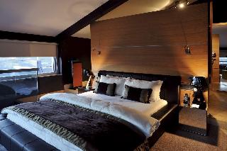 Vernazza Suites Hotel