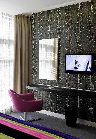 Vernazza Suites Hotel