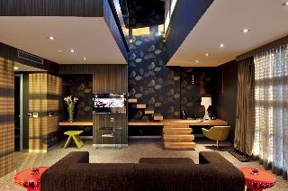 Vernazza Suites Hotel