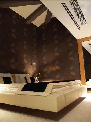 Vernazza Suites Hotel