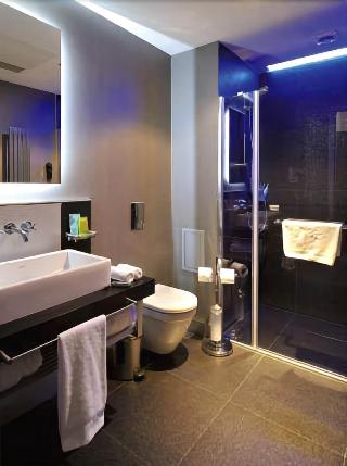 Vernazza Suites Hotel