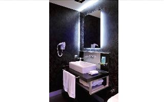 Vernazza Suites Hotel