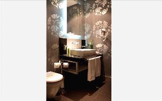 Vernazza Suites Hotel