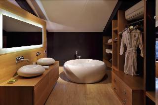 Vernazza Suites Hotel