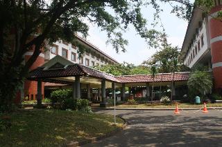 布米威亚塔酒店 Bumi Wiyata Hotel