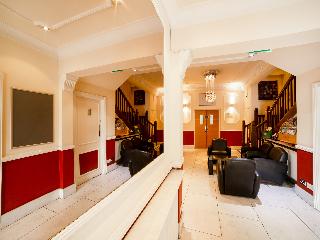 OYO London Luton, Londyn