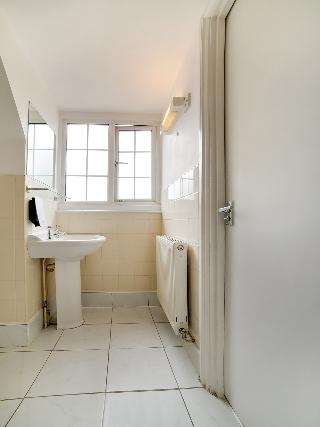 OYO London Luton, Londyn